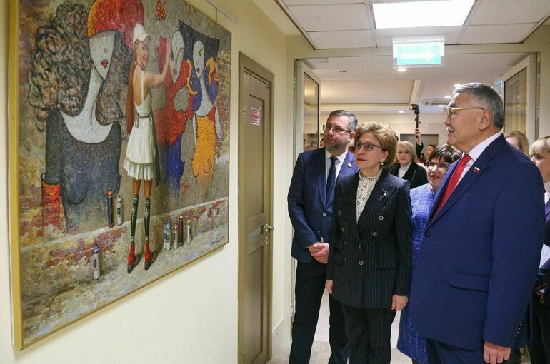 В Совете Федерации открылась выставка особенных художников