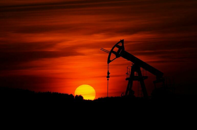 В минфине США сообщили о возможности пересмотра потолка цен на нефть из РФ 
