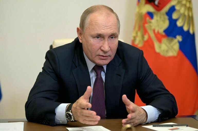 Путин пообещал проработать вопрос об индексации пенсий работающим инвалидам 