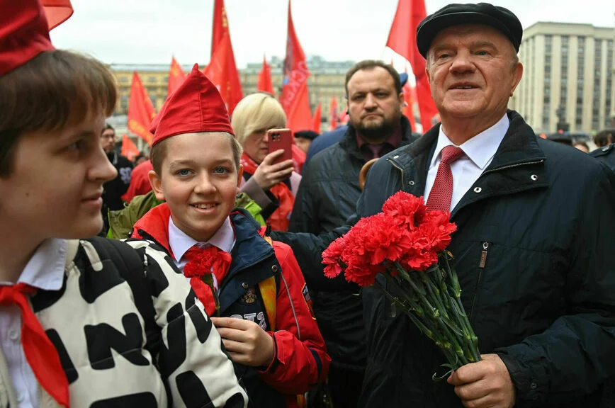 Геннадий Зюганов на церемонии возложения цветов к Мавзолею В. И. Ленина на Красной площади в день 152-й годовщины со дня рождения В. И. Ленина.