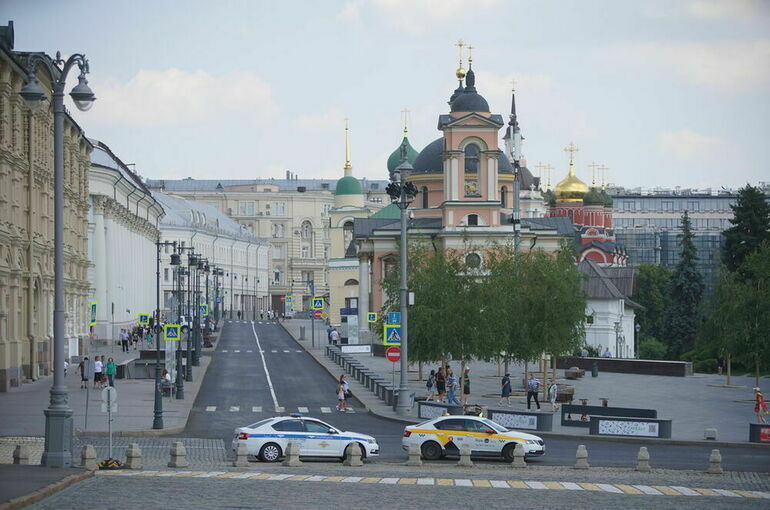 Путин запретил митинги возле церквей, аэропортов и школ