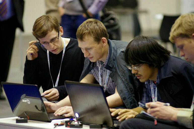 Контрактникам предложили бесплатно получить заочное и очно-заочно образование