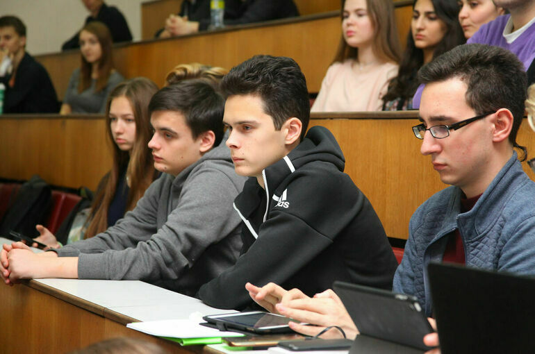 Молодежный комитет Госдумы предложил учитывать волонтерский опыт при поступлении в вузы