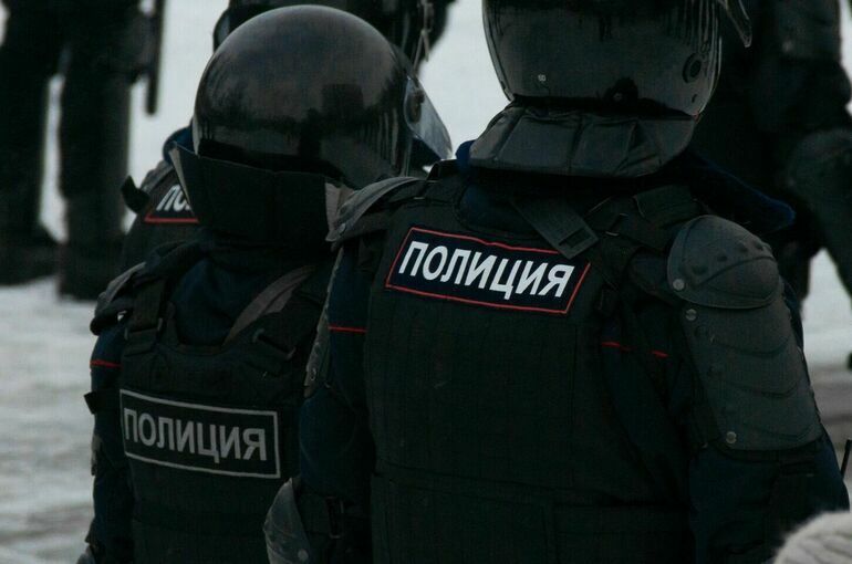 В Новошахтинске мужчина в камуфляже обстрелял полицейских