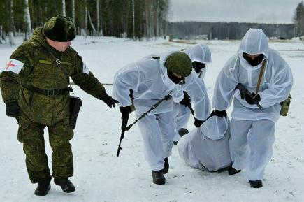 Российских солдат обучат передвигаться по горам, бегать с отягощением и рубить штыком