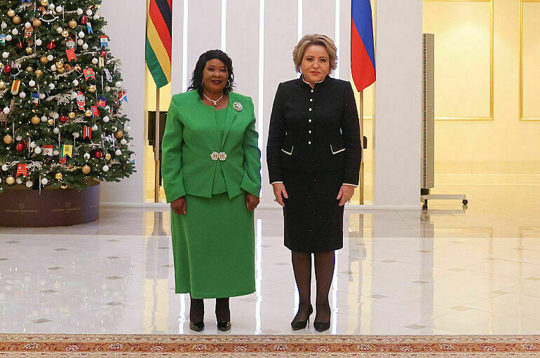 Матвиенко пригласила супругу президента Зимбабве на четвертый Евразийский женский форум