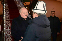 Лукашенко пришел пешком на саммит Евразийского союза