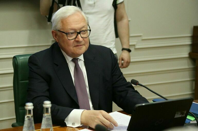 Рябков назвал власти Киева послушным инструментом в антироссийской игре