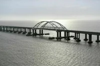 На Крымском мосту с 11 декабря приостановят движение некоторых грузовиков