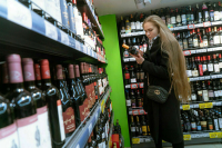 В России хотят изменить правила выкладки вина в магазинах