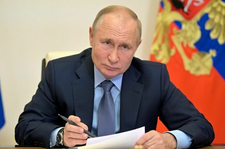 Путин поручил сделать героев российской истории и фольклора популярнее