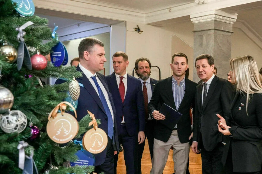 В Госдуме стартовала новогодняя благотворительная акция «Елка желаний»