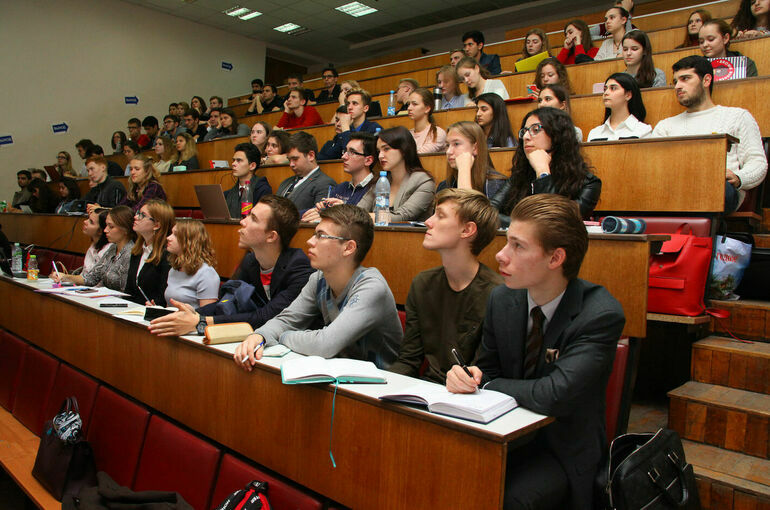 В Минобрнауки сообщили, что почти половина выпускников вузов работают не по специальности
