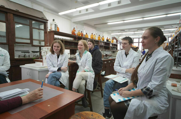Путин предложил ввести должности врачей-стажеров для студентов-медиков