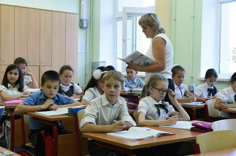 Путин предложил открыть школы-лидеры в новых регионах РФ