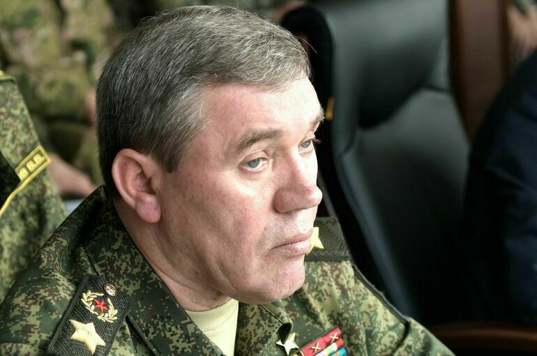 СМИ: США помешали Киеву убить начальника Генштаба Вооруженных сил РФ