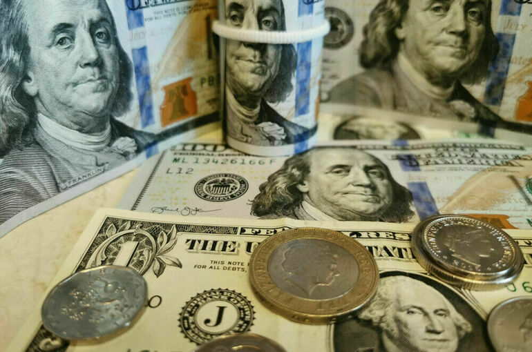 Курс доллара на Мосбирже превысил 72 рубля впервые с 29 апреля