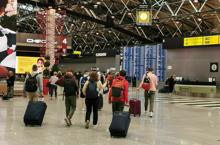 В московских аэропортах задержаны или отменены более 60 рейсов