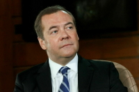 Медведев назвал решение ЕС по потолку цен на российский газ «дурацким»