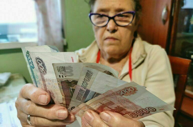 Небогатым россиянам предложат социальный банковский вклад