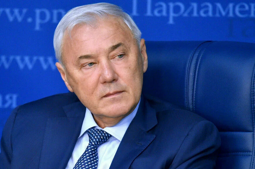 Анатолий Аксаков