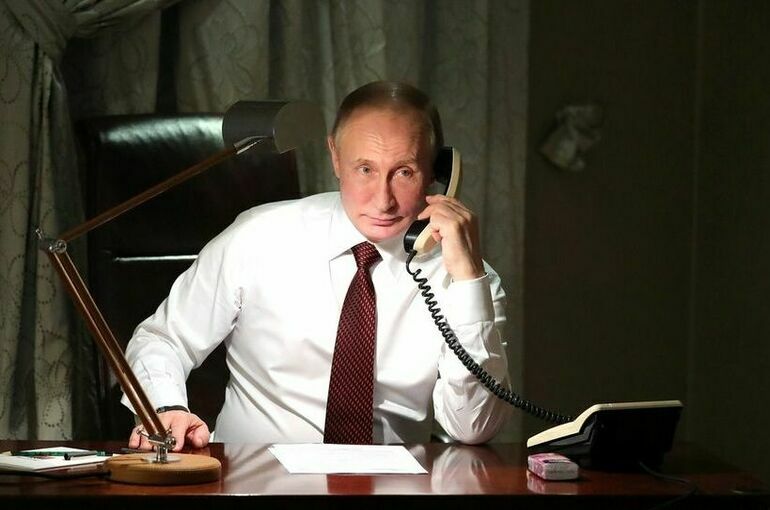 Путин позвонил девочке из Запорожья, чью открытку выбрал на «Елке желаний»