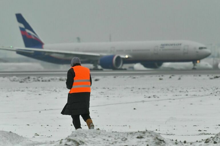 В московских аэропортах задержали или отменили свыше 50 рейсов