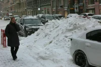 Глыба льда упала на голову генерала МЧС на западе Москвы