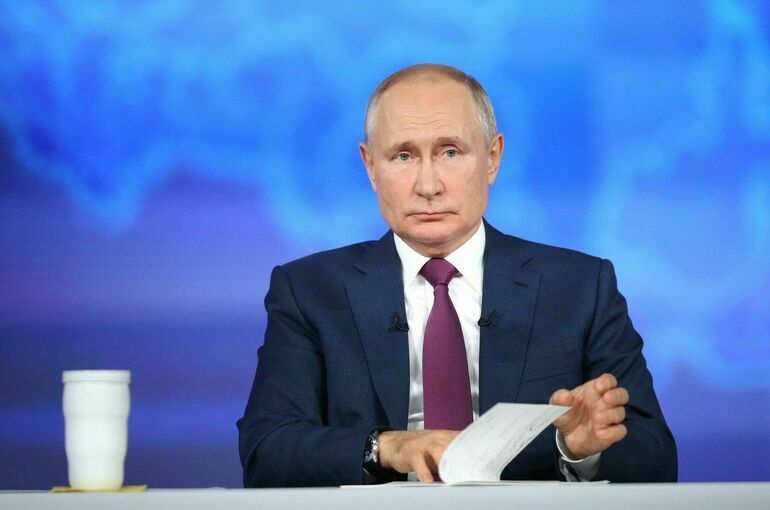 Путин подписал закон о снижении платежей по микрозаймам