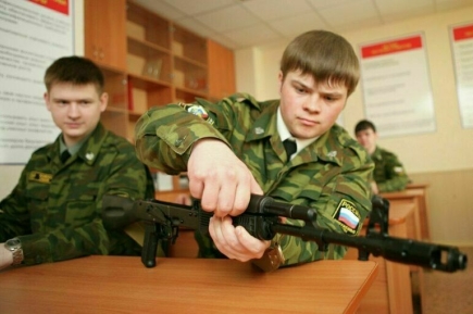 В 2023 году в вузах России введут основы военной подготовки