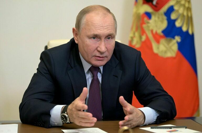 Путин поручил рассмотреть вопрос об индексации пенсий работающим инвалидам
