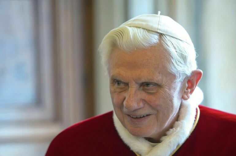 Почетный папа римский Бенедикт XVI умер в возрасте 95 лет