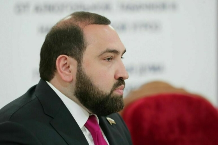 Хамзаев рассказал о законопроекте для запрета продажи энергетиков несовершеннолетним