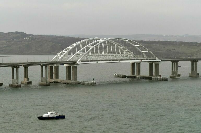 Длина пробки перед Крымским мостом превысила пять километров