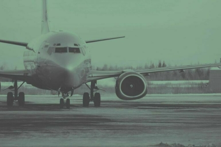 В аэропорту Норильска самолет выкатился за пределы взлетно-посадочной полосы