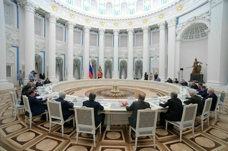 Путин не планирует встречаться с лидерами парламентских фракций в феврале