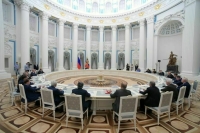 Путин не планирует встречаться с лидерами парламентских фракций в феврале