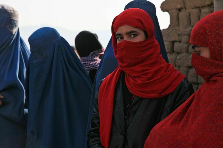 Правительство Афганистана запретило женщинам работать в торговых центрах