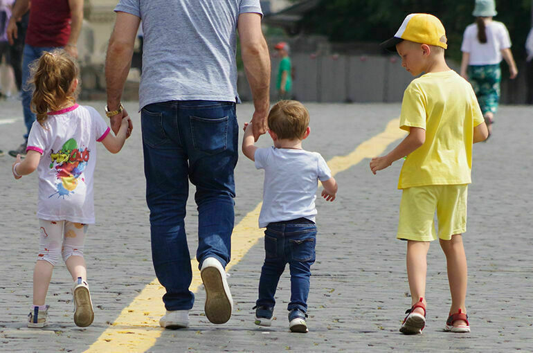 В России предложили разрешить многодетным отцам-одиночкам досрочно выходить на пенсию