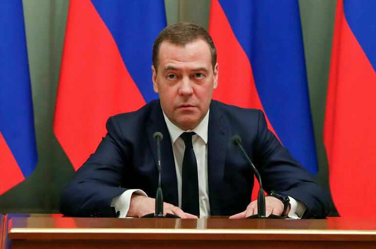 Медведев поручил создать группу по контролю за производством средств поражения
