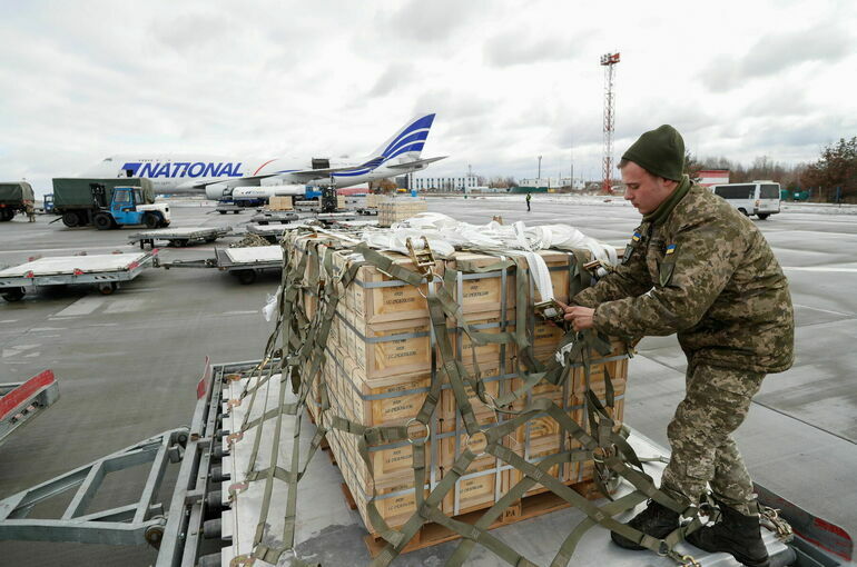 Песков заявил, что запасы вооружений Запада для поставок Украине истощаются
