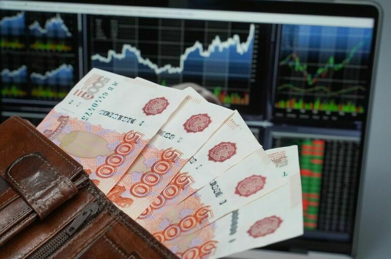 Курс доллара опустился ниже 69 рублей впервые с 30 декабря