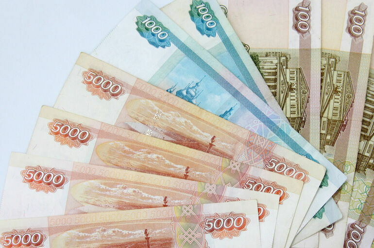 Россиянам посоветовали хранить сбережения в рублях