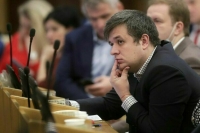 Толмачев поддержал идею запрета продажи энергетиков несовершеннолетним