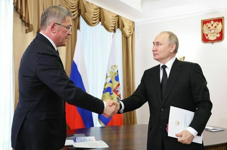 Путин отметил стабилизирующую роль Рахимова в российской истории