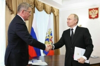 Путин отметил стабилизирующую роль Рахимова в российской истории