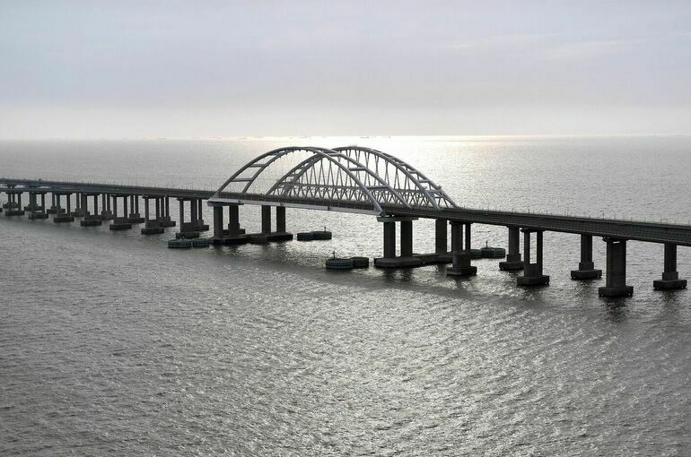 По Крымскому мосту досрочно возобновили движение автомобилей