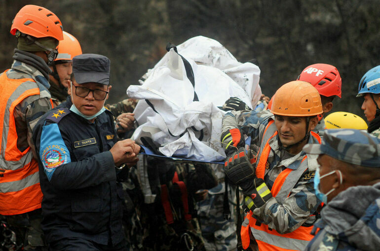 На борту разбившегося в Непале самолета были четверо россиян