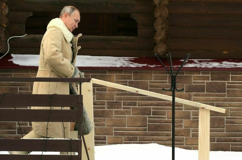 В Кремле не раскрыли, примет ли участие Путин в крещенских купаниях