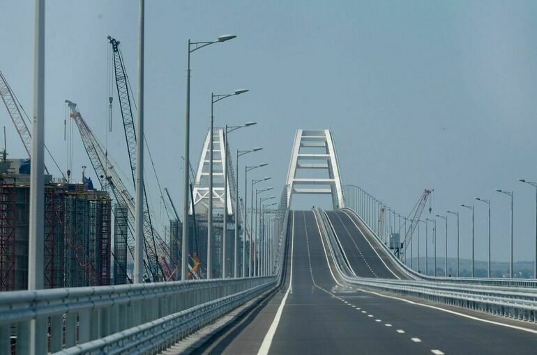 На Крымском мосту возобновили автомобильное движение после ремонта